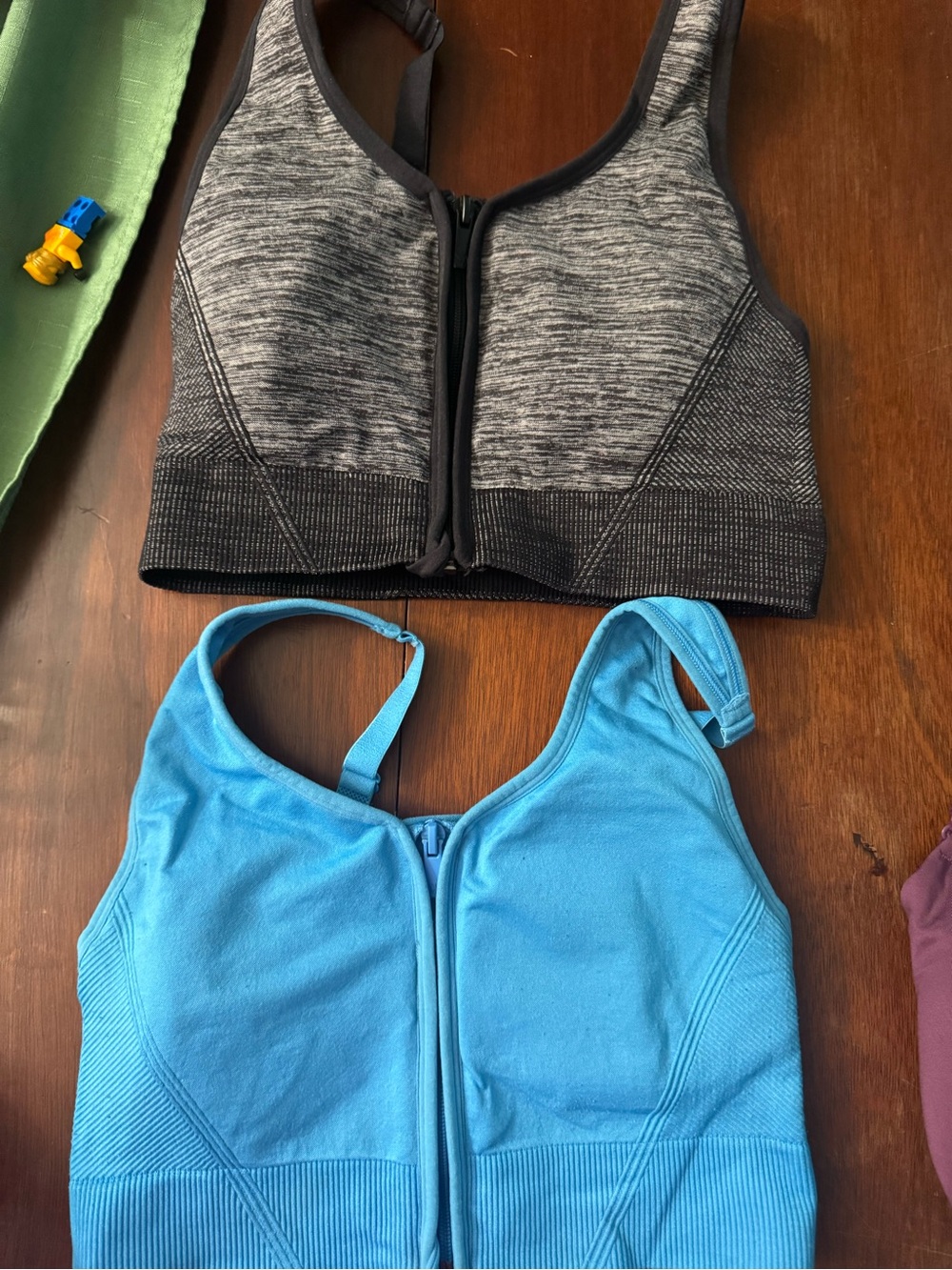 Front-Zip sports bra set